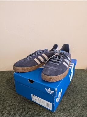 Adidas Montreal 76 Men’s Navy Suede Sneakers with Gum Sole Size 10½ - NEW